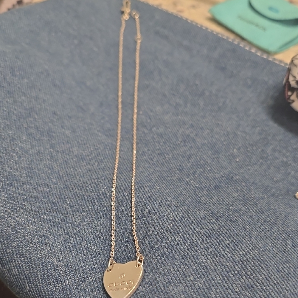 Gucci Silver Heart Necklace - Picture 6 of 7